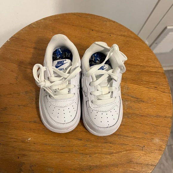 Nike Kids White Sneakers Air Force 1 size 5c - Picture 11 of 11